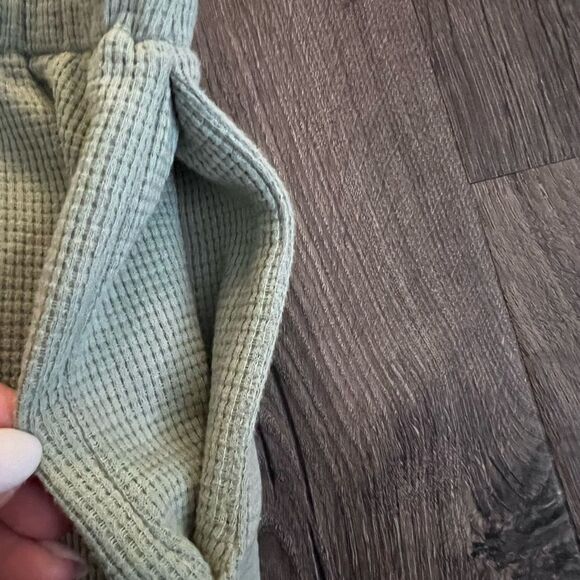 Women shorts with pockets  size Small - Picture 3 of 4